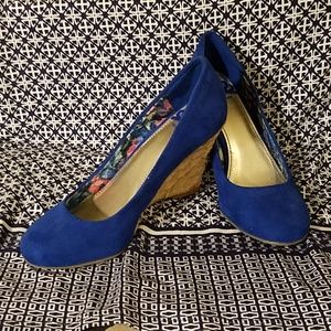 Fergilicious blue suede espadrilles sz 6
